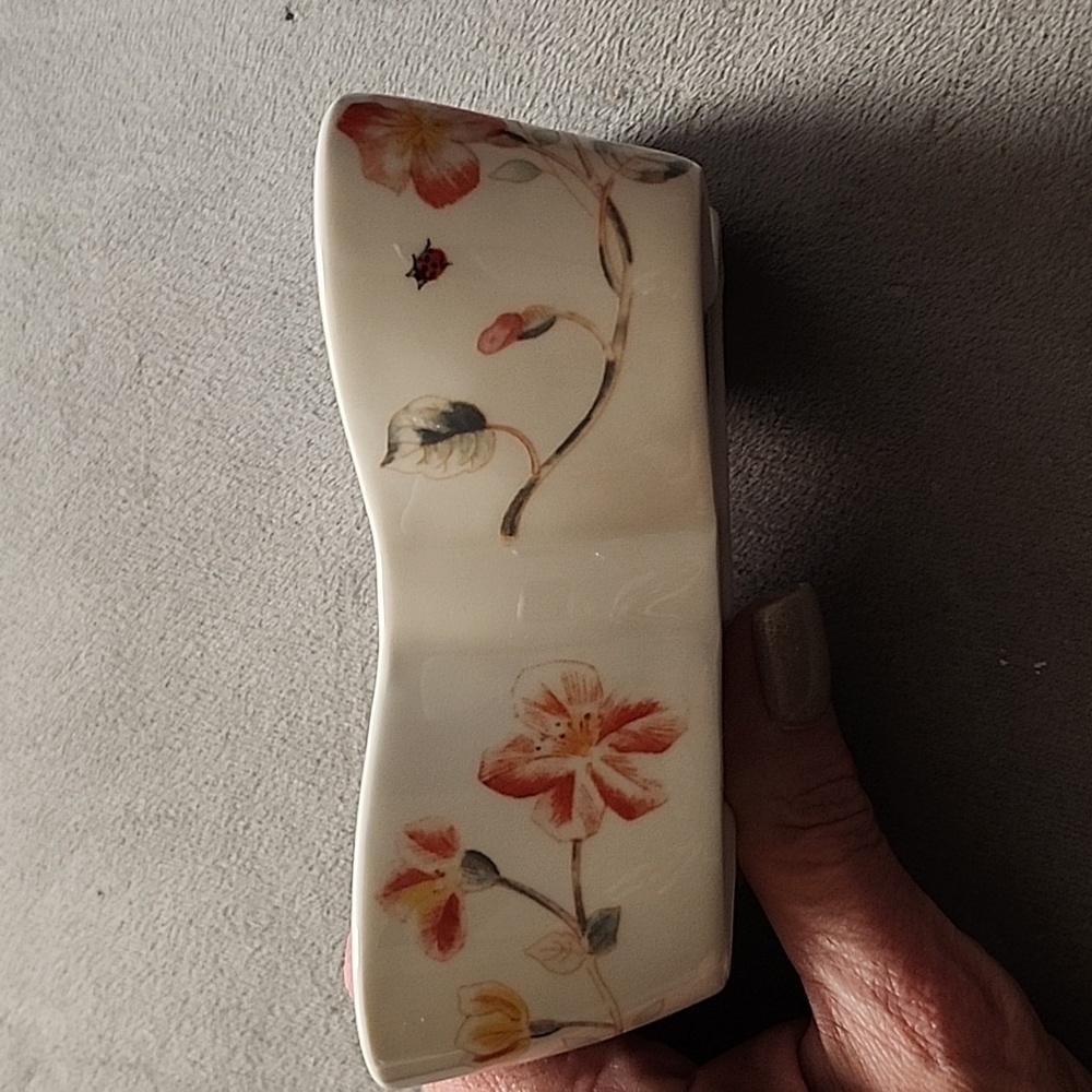 New Lenox Butterfly Meadow - Butterfly Shaped Bowl 🦋 - Picture 8 of 9